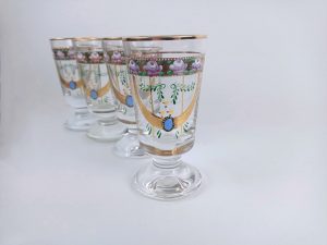 Elegante Glaswaren aus vergoldeter Emaille 1950